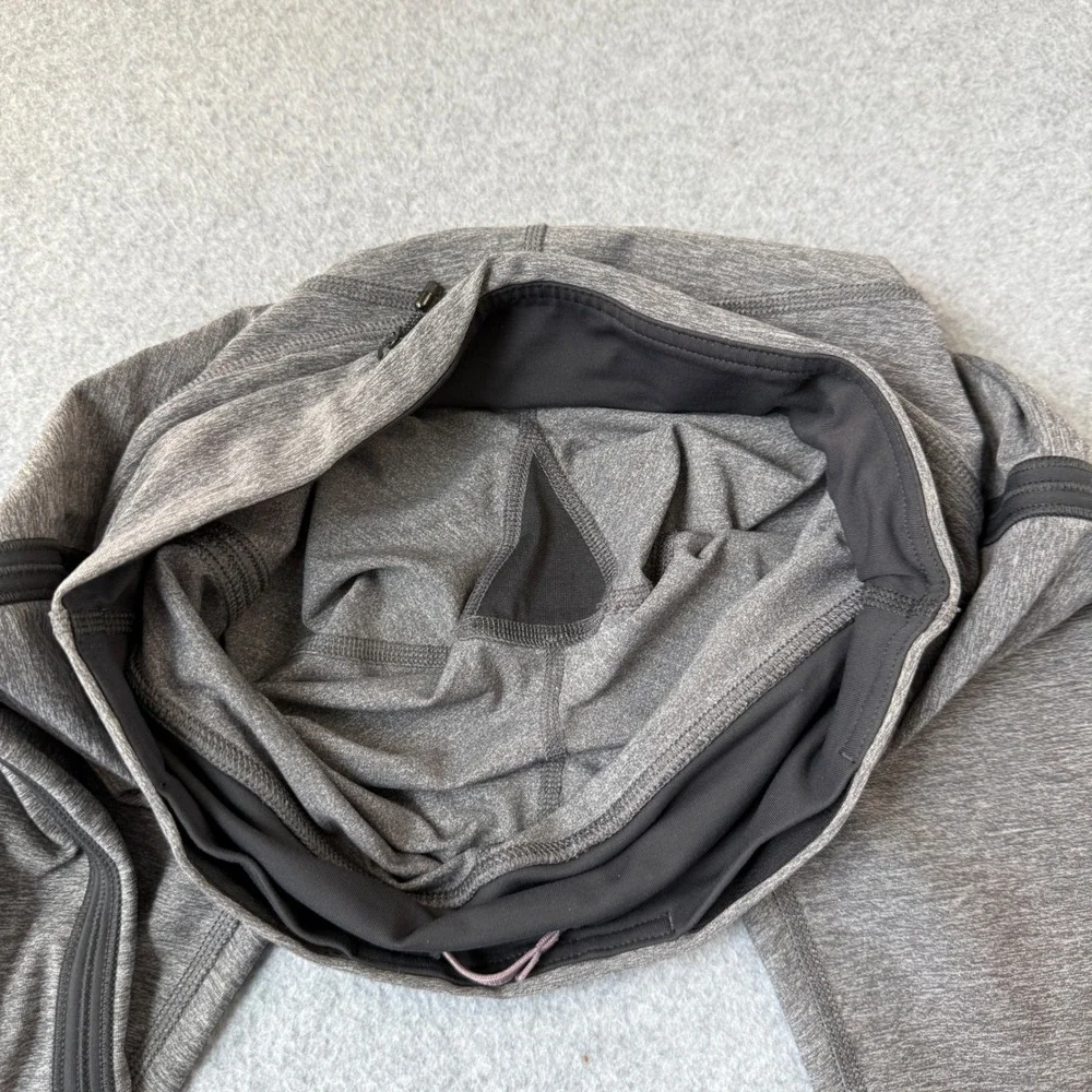 Lululemon Womens Size 4 Gray Black‎ Cropped Leggings Athletic Gym Workout Sporty